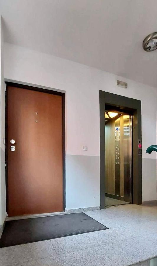 Bright & Lovely Apartment In The City Center Пристина Екстериор снимка